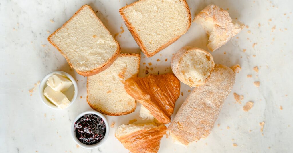 découvrez notre délicieuse sélection de confitures artisanales, préparées avec des fruits frais et de qualité. idéales pour accompagner vos petits déjeuners, tartines ou desserts, nos confitures ajoutent une touche de gourmandise à chaque bouchée.