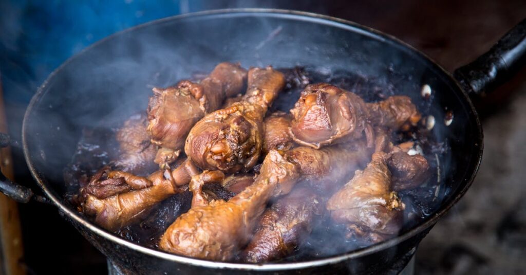 découvrez tout sur le poulet : recettes savoureuses, conseils de cuisson et bienfaits nutritionnels. apprenez à préparer ce volatile polyvalent pour vos repas quotidiens.