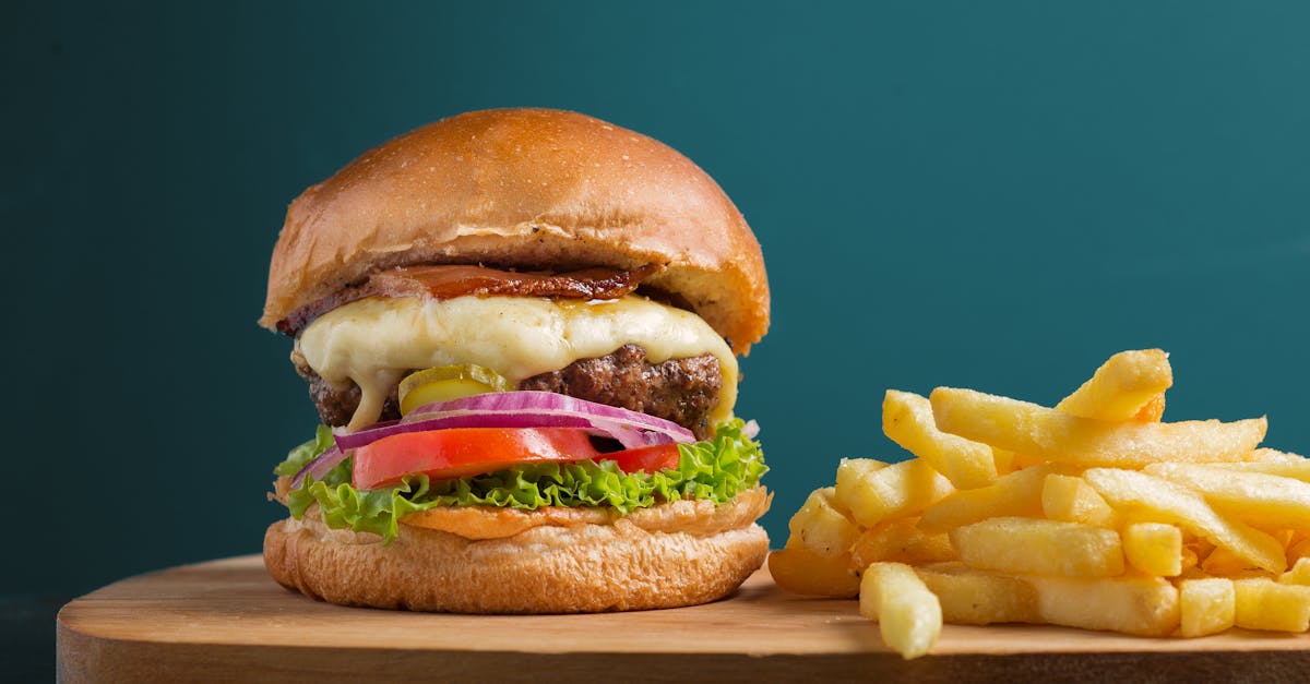découvrez notre sélection irrésistible de frites croustillantes, préparées avec soin et servies chaudes. idéales en accompagnement ou comme en-cas, nos frites raviront vos papilles à chaque bouchée.