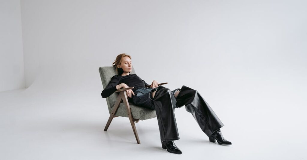 découvrez l'univers fascinant de l'ergonomie et du plaisir avec notre fauteuil érotique. conçu pour stimuler vos sens tout en offrant un confort inégalé, ce meuble innovant est parfait pour explorer de nouvelles dimensions de l'intimité. transformez vos moments de détente en expériences sensuelles inoubliables.