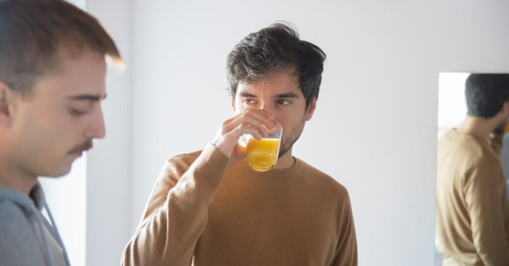 découvrez le 'drinking mirror', un accessoire innovant qui ajoute une touche de style à vos soirées. avec son design élégant, il vous permet de savourer vos boissons tout en réfléchissant votre personnalité. parfait pour les fêtes ou une ambiance chic, transformez votre expérience de dégustation.