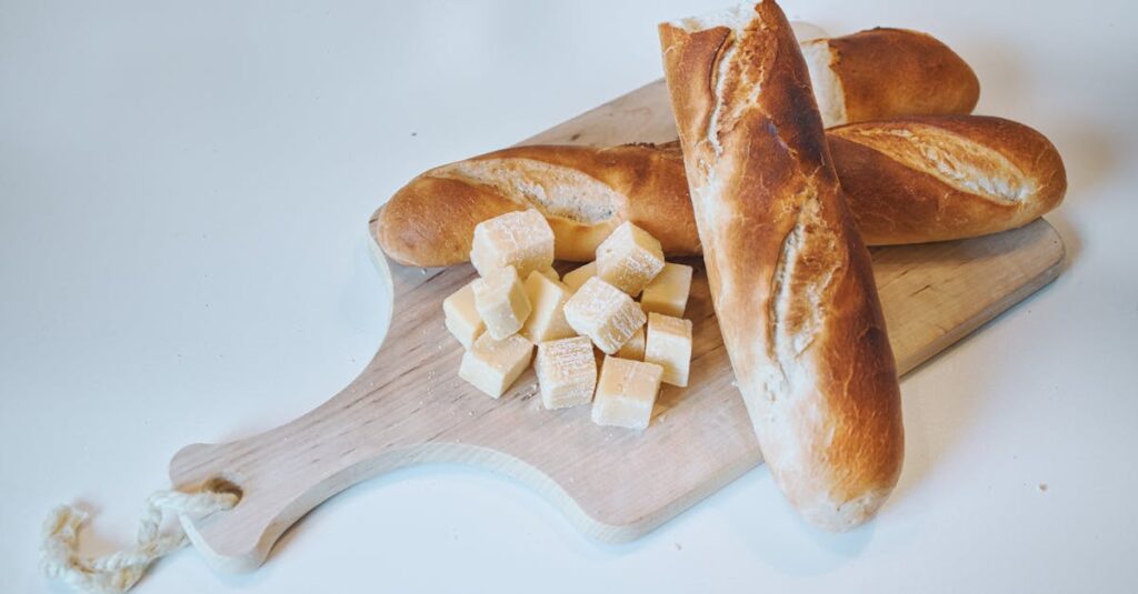 découvrez comment congeler le fromage efficacement sans compromettre sa texture ou son goût. apprenez les meilleures techniques et astuces pour préserver vos fromages préférés et profiter de leur saveur même après un passage au congélateur.