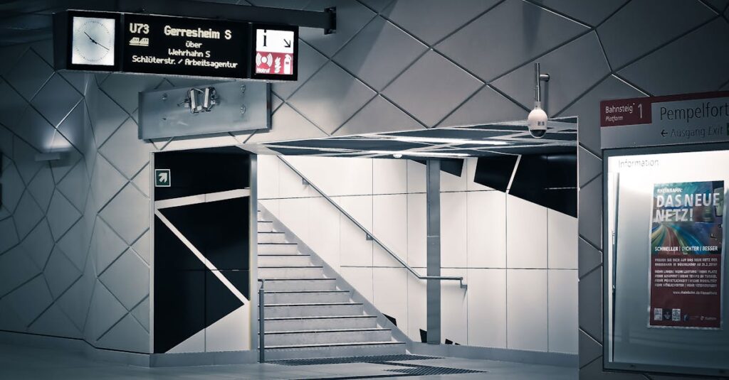 découvrez le métro, un moyen de transport urbain rapide et efficace qui relie les différents quartiers de la ville. explorez ses fonctionnalités, ses horaires et comment il facilite vos déplacements quotidiens.