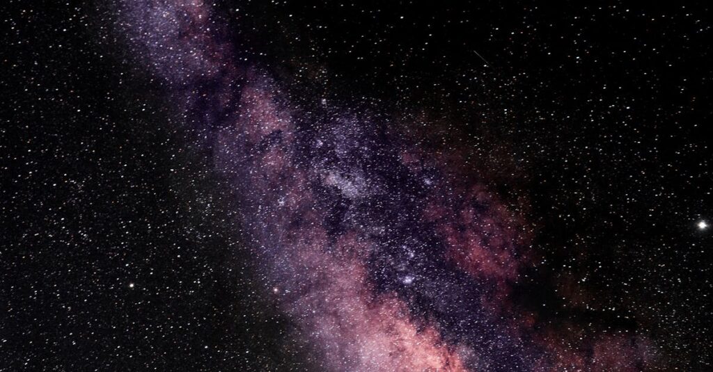 découvrez la plus grande étoile connue de l'univers, un véritable monstre céleste qui défie notre compréhension de l'astronomie. plongez dans les mystères des géantes stellaires et explorez les caractéristiques fascinantes de cette immense étoile, ses effets sur son environnement et son avenir cosmique.