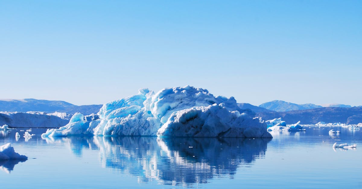 découvrez le groenland, une terre de glaces majestueuses, de paysages à couper le souffle et d'une culture unique. explorez ses fjords impressionnants, sa faune diversifiée et les traditions des peuples inuit dans cet immense royaume de la nature.