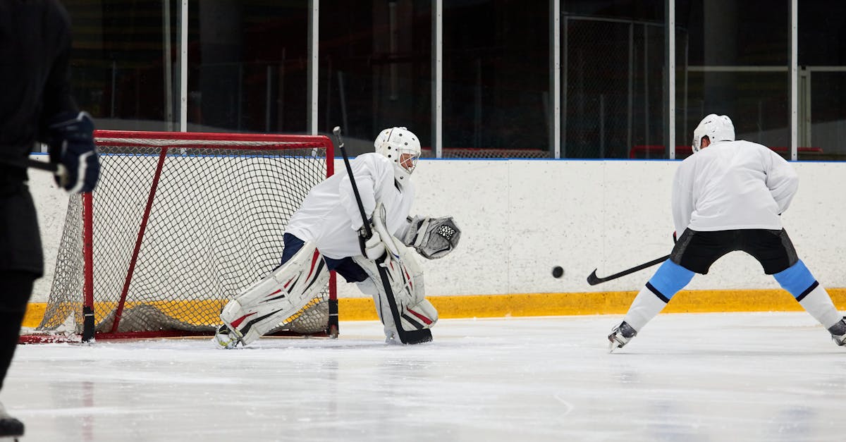 découvrez tout sur la durée des matchs de hockey, des règles officielles aux variations selon les ligues. notre guide vous éclaire sur le temps de jeu, les pauses et l'impact sur la dynamique des matchs.