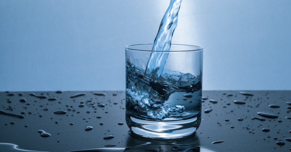 découvrez l'importance de l'hydratation pour votre santé et votre bien-être. apprenez des conseils pratiques pour rester bien hydraté tout au long de la journée et maximiser vos performances physiques et mentales.
