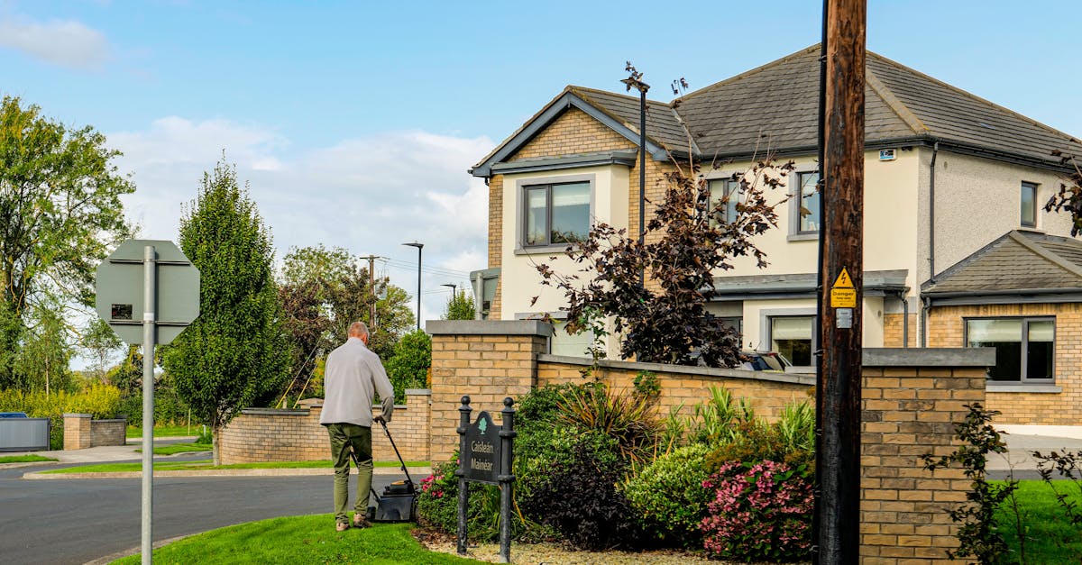 découvrez nos services de tonte de gazon professionnel pour un jardin impeccable. profitez d'une pelouse bien entretenue et verdoyante toute l'année grâce à notre équipe d'experts. contactez-nous pour un devis gratuit!