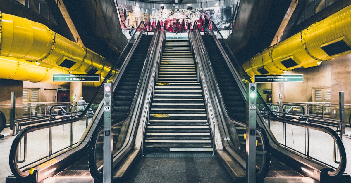 découvrez le métro, un moyen de transport rapide et pratique qui relie les différentes zones de la ville. profitez d'un réseau étendu, de tarifs abordables et d'un accès facilité aux principaux points d'intérêt. voyagez en toute sérénité grâce à un service régulier et une atmosphère conviviale.
