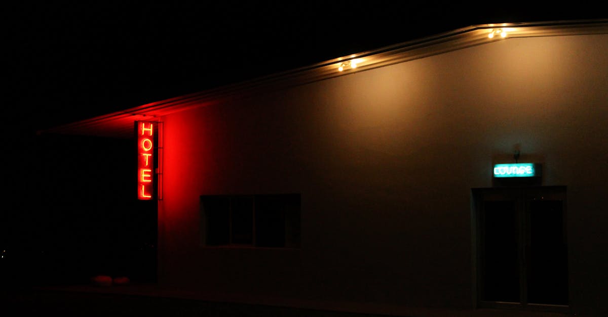 découvrez notre motel accueillant, idéalement situé pour vos escapades, offrant confort, commodités modernes et un service amical pour un séjour mémorable à petit prix.