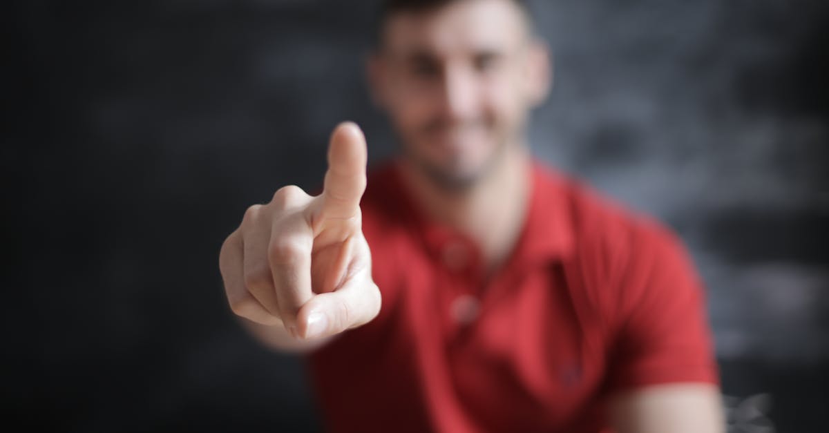 découvrez l'art du pointing, une technique d'expression et de communication non verbale qui consiste à diriger l'attention vers un objet ou une direction. apprenez comment utiliser le pointing pour améliorer vos interactions, que ce soit dans les domaines professionnels ou personnels.