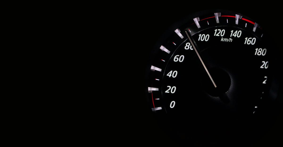 découvrez les conséquences de l'excès de vitesse, des conseils pour conduire prudemment et les mesures à prendre pour éviter les contraventions. apprenez à respecter les limites de vitesse pour garantir votre sécurité et celle des autres sur la route.