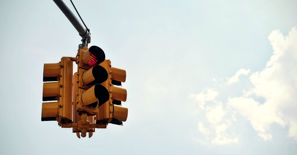découvrez tout sur les feux de circulation : leur fonctionnement, leur importance pour la sécurité routière, et les différents types utilisés dans le monde. informez-vous sur les technologies récentes et les innovations en matière de gestion du trafic.