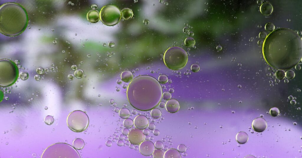découvrez le concept d'immiscibilité, un phénomène fascinant dans le domaine de la chimie où deux liquides ne se mélangent pas, entraînant des effets intéressants dans divers processus scientifiques. explorez ses implications et applications dans la recherche et l'industrie.