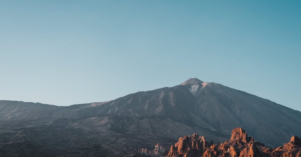 découvrez les mystères des volcans endormis : leur formation, leur histoire fascinante et l'impact qu'ils ont sur l'environnement. plongez dans l'univers des volcans inactifs et leur potentiel pour l'avenir.