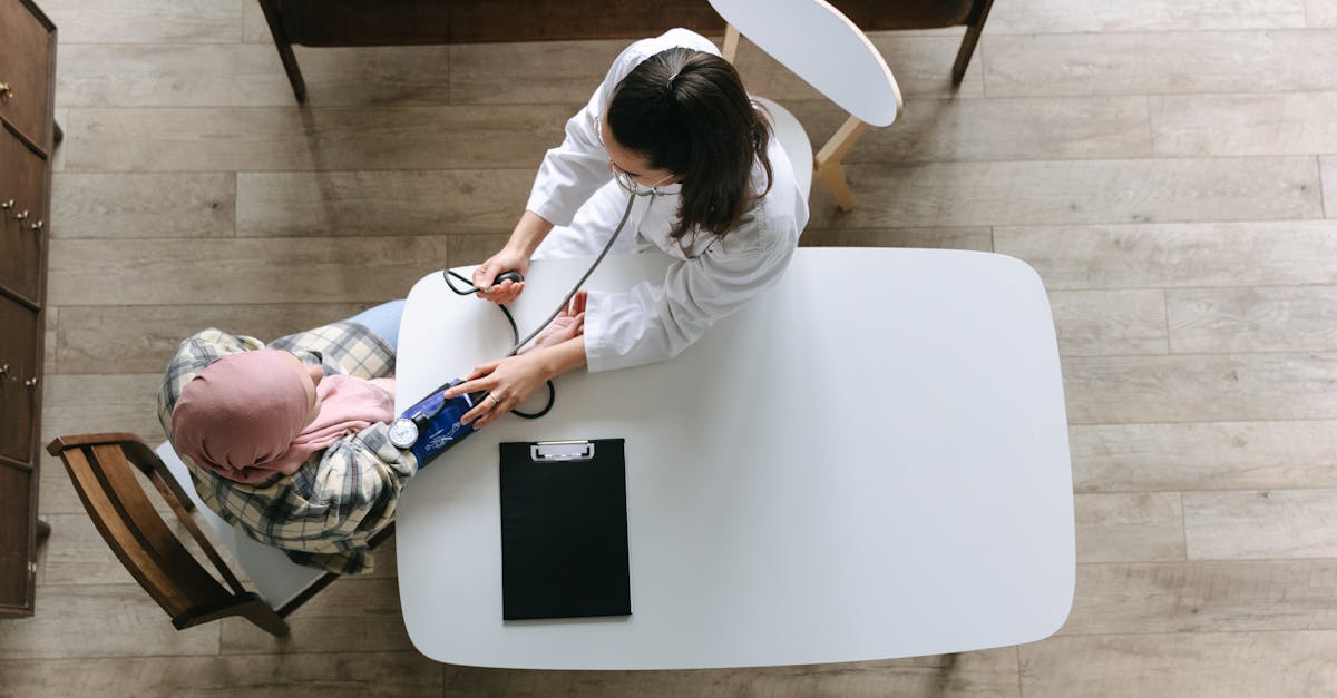 découvrez tout ce que vous devez savoir sur la tension artérielle : définition, causes, symptômes et conseils pour maintenir une bonne santé cardiovasculaire.