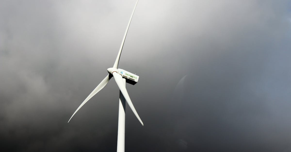 découvrez l'énergie éolienne, une source d'énergie renouvelable et durable, qui utilise la puissance du vent pour produire de l'électricité. apprenez comment cette technologie contribue à la transition énergétique et à la réduction des émissions de carbone.