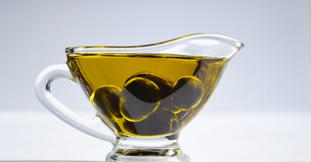 découvrez l'huile d'olive, un trésor culinaire aux multiples bienfaits pour la santé. apprenez-en davantage sur ses variétés, ses méthodes de production et comment l'intégrer dans vos recettes pour rehausser vos plats tout en profitant de ses propriétés nutritives.
