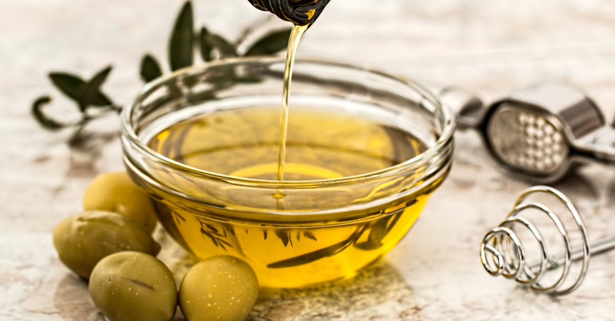 découvrez les bienfaits de l'huile d'olive, un ingrédient essentiel de la cuisine méditerranéenne. apprenez à choisir la meilleure huile d'olive pour rehausser vos plats tout en bénéficiant de ses propriétés santé.