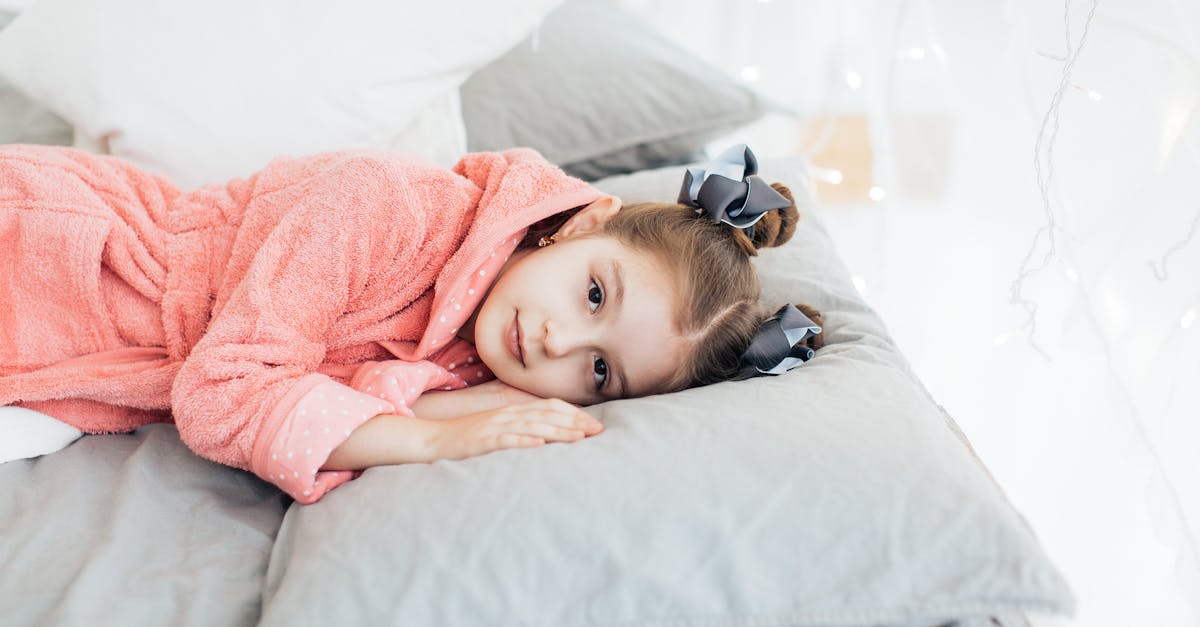 découvrez l'importance du sommeil sécurisé pour les bébés. apprenez des conseils pratiques pour garantir un environnement de sommeil sain et prévenir les risques. assurez-vous que votre enfant dort en toute sécurité grâce à nos recommandations.
