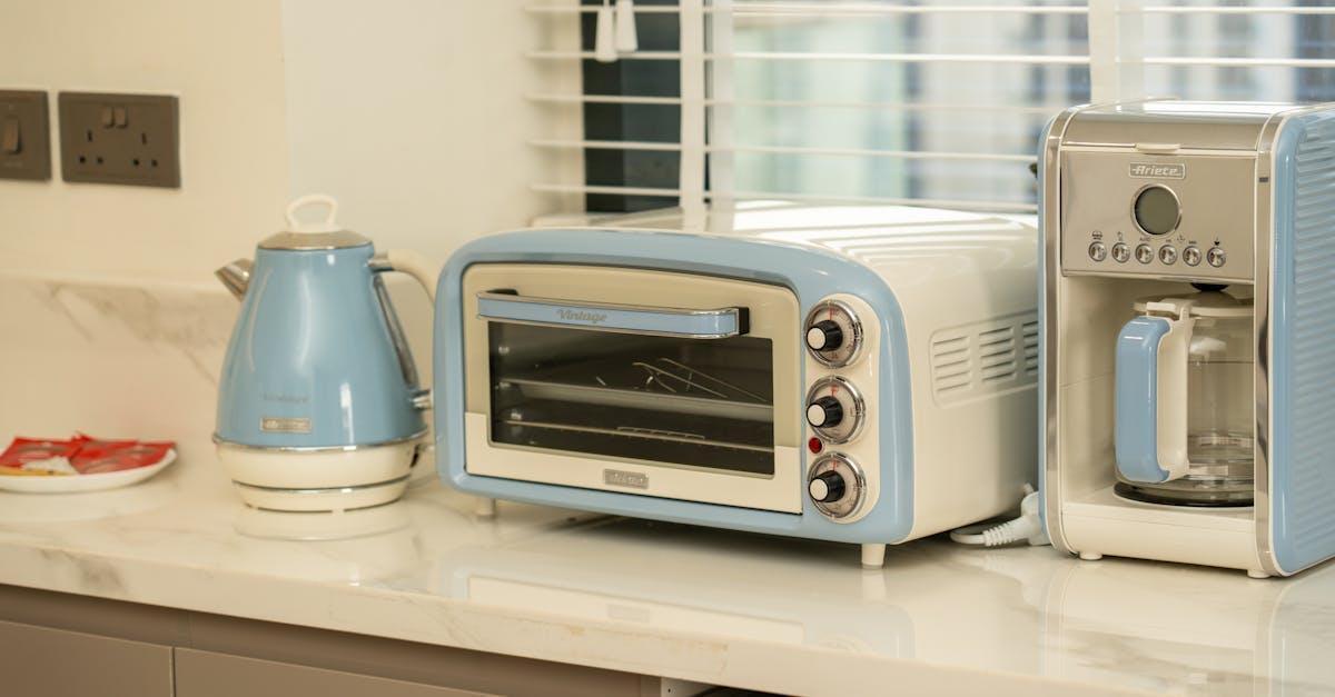 découvrez notre vaste sélection de bouilloires électriques, alliant élégance et efficacité. préparez vos boissons chaudes en un clin d'œil avec des fonctionnalités innovantes et des designs modernes. parfaites pour la cuisine contemporaine !