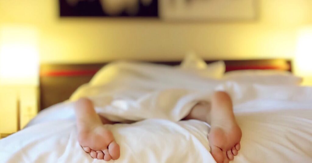 découvrez le matelas emma, conçu pour offrir un confort inégalé et un soutien optimal pour un sommeil réparateur. fabriqué avec des matériaux de haute qualité, il s'adapte parfaitement à votre corps et garantit des nuits paisibles. profitez d'un essai de 100 nuits et d'une garantie de 10 ans.