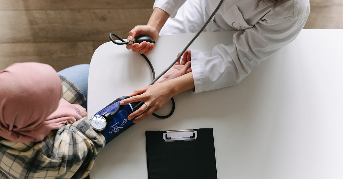 découvrez tout ce que vous devez savoir sur l'hypertension : causes, symptômes, traitements et conseils pour gérer votre pression artérielle. informez-vous sur les meilleures pratiques pour maintenir une santé cardiovasculaire optimale.