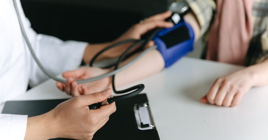 découvrez tout ce que vous devez savoir sur l'hypertension : causes, symptômes, traitements et conseils pour une vie saine. informez-vous pour mieux gérer votre santé et prévenir les risques associés à cette condition.