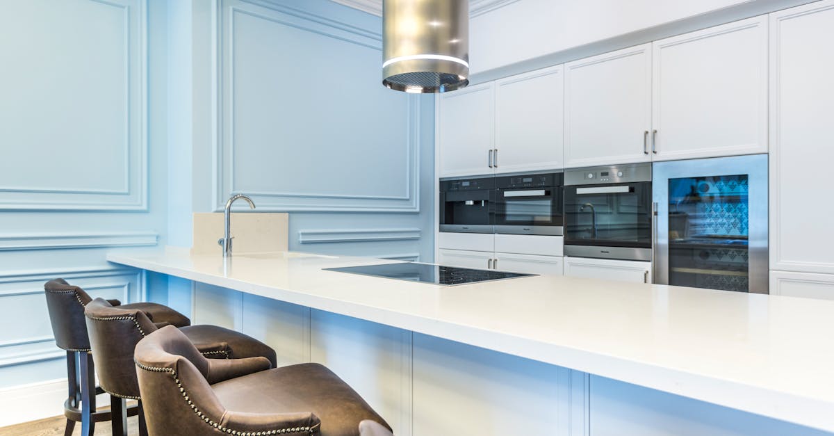 découvrez notre table de cuisson à induction, alliant élégance et efficacité. préparez vos plats rapidement et en toute sécurité grâce à une chaleur précise et des fonctionnalités innovantes. idéale pour les chefs modernes !