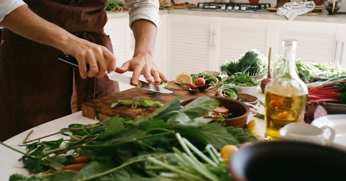 découvrez les bienfaits de l'huile d'olive, un trésor méditerranéen aux multiples vertus. apprenez à l'utiliser dans vos recettes et à choisir une huile de qualité pour sublimer vos plats.