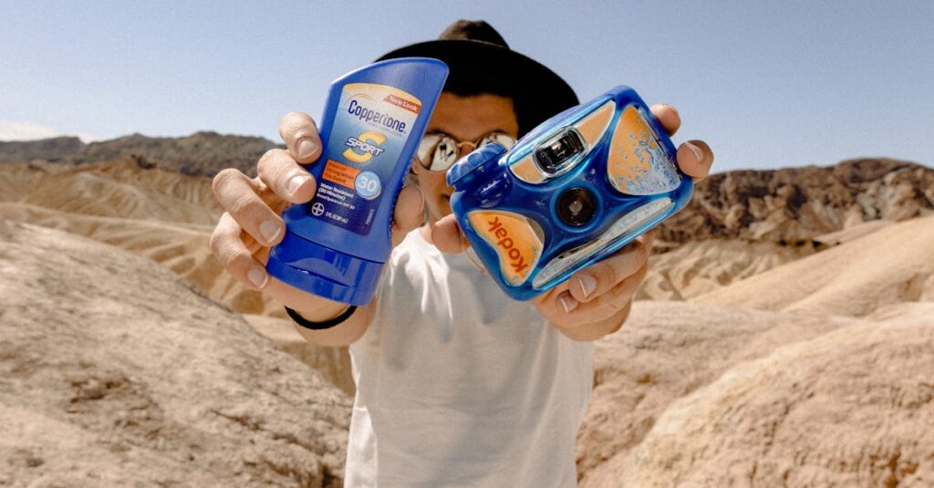 découvrez notre sélection de crèmes solaires pour protéger votre peau des rayons uv. formulées pour tous les types de peau, nos écrans solaires offrent une protection efficace tout en hydratant et nourrissant votre épiderme. profitez du soleil en toute sérénité!