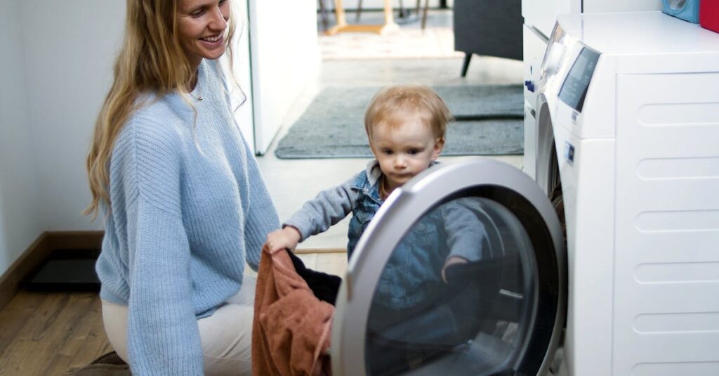 découvrez notre laveuse-sécheuse, l'appareil tout-en-un idéal pour gagner de la place et du temps. profitez de cycles de lavage et de séchage efficaces, tout en prenant soin de vos vêtements. parfait pour les petits espaces et les ménages modernes.