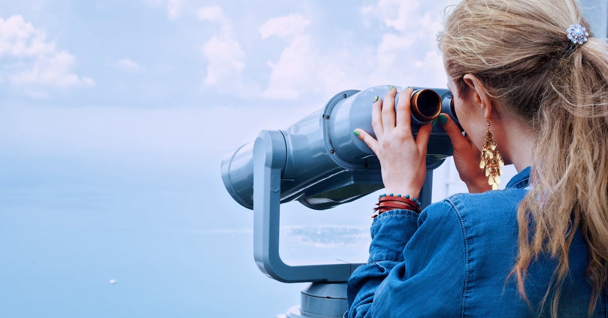 découvrez notre sélection de jumelles performantes pour l’observation de la nature, les randonnées et les voyages. qualité d’image, légèreté et résistance pour toutes vos aventures en plein air.