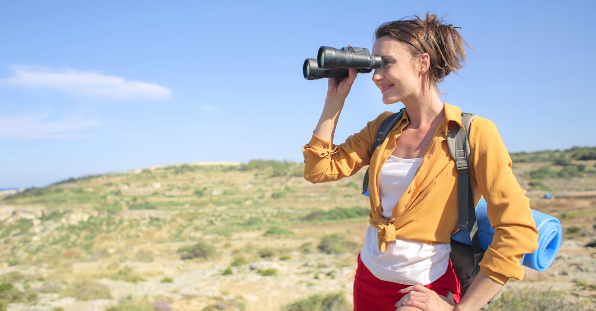 découvrez une sélection de jumelles performantes pour l’observation de la nature, des oiseaux, des événements sportifs ou de vos voyages. trouvez la paire idéale pour des images claires et des détails précis.