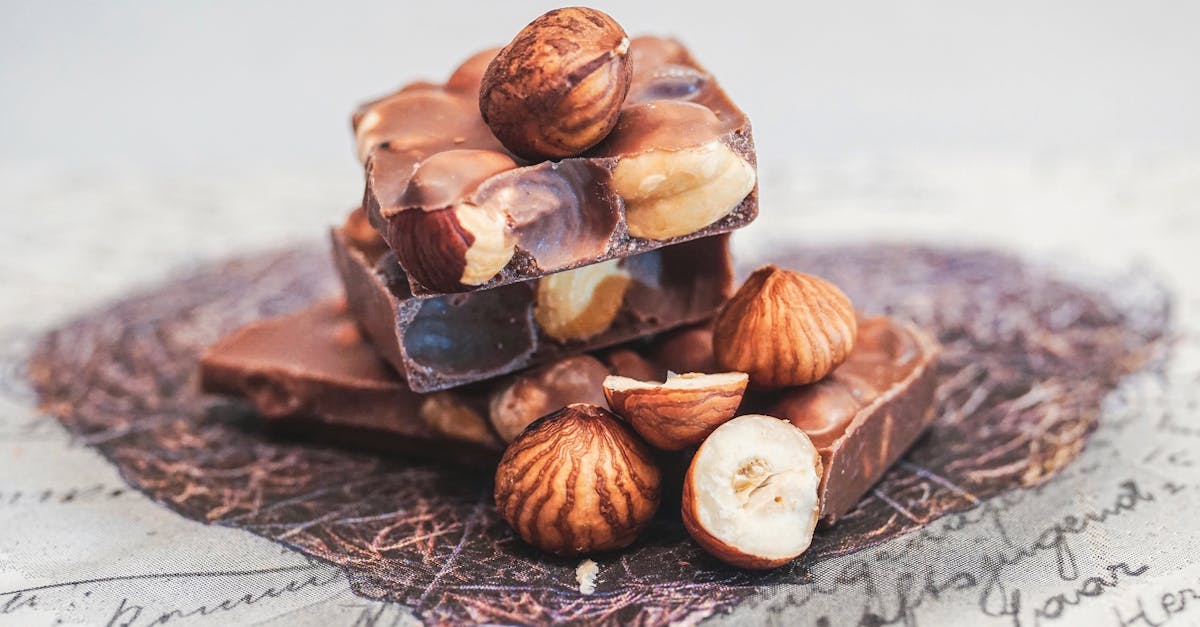 découvrez tout l'univers du chocolat : histoire, variétés, bienfaits et recettes gourmandes pour ravir les amateurs de douceurs chocolatées.