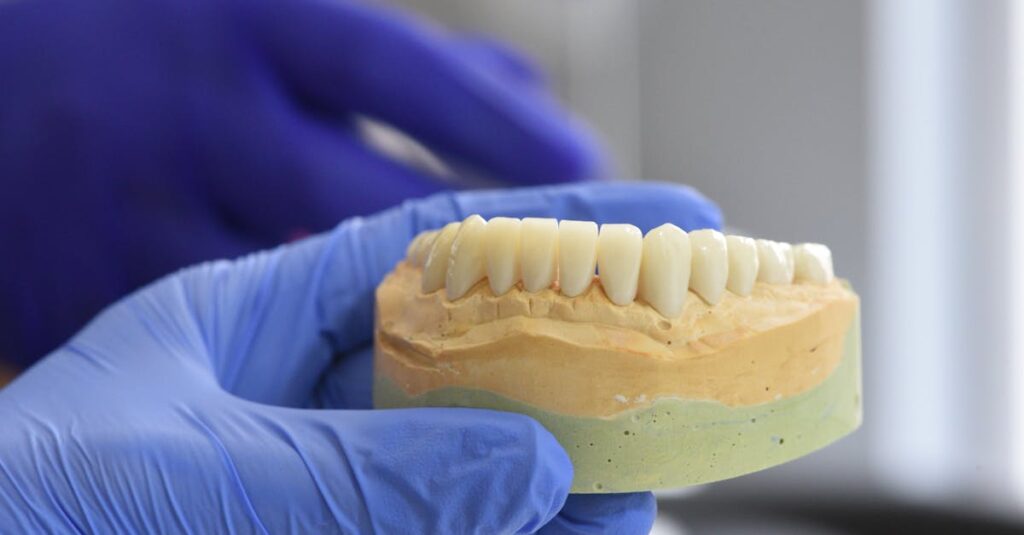 découvrez les implants dentaires, une solution innovante pour remplacer vos dents manquantes. notre équipe d'experts vous accompagne à chaque étape pour retrouver un sourire éclatant et une fonction dentaire optimale.