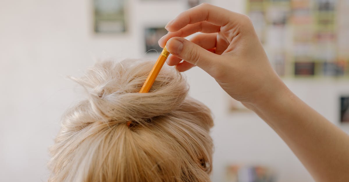 découvrez les dangers potentiels de la coloration des cheveux : risques pour la santé, allergies, irritations et conseils pour une utilisation plus sûre des colorations capillaires.
