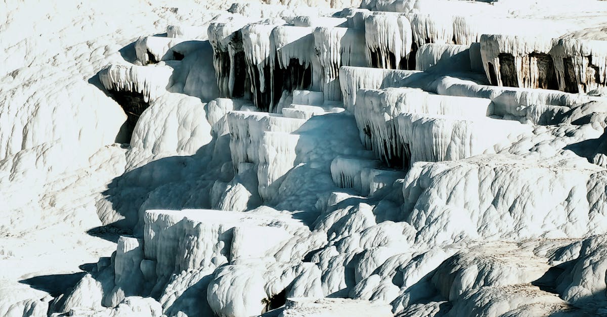découvrez le carbonate de sodium, un composé chimique polyvalent utilisé dans le nettoyage, la fabrication du verre et d'autres applications industrielles. tout savoir sur ses propriétés, utilisations et précautions.