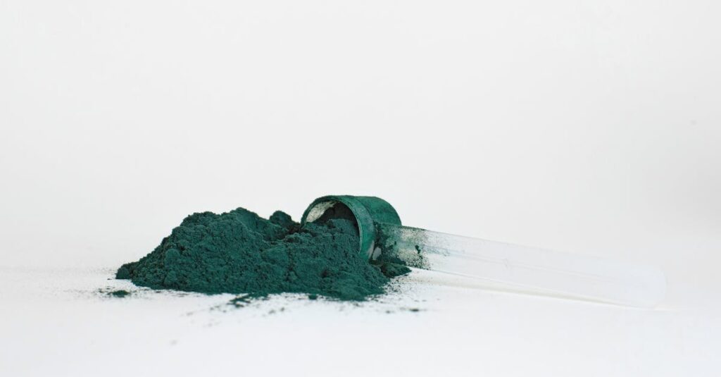 découvrez les risques potentiels de la spiruline : effets secondaires, précautions à prendre et conseils pour une consommation sûre de ce complément alimentaire populaire.