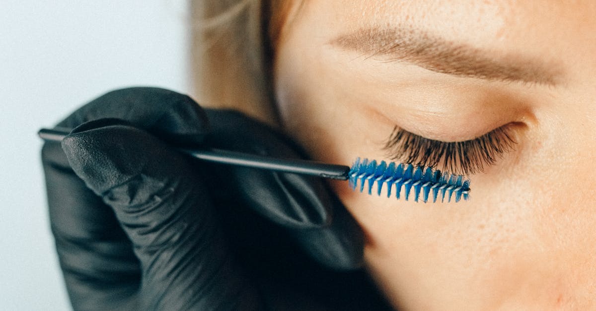 découvrez notre sélection de démaquillants pour les yeux efficaces pour éliminer en douceur tous types de maquillage, même waterproof. prenez soin de votre peau tout en protégeant la délicatesse du contour de vos yeux.