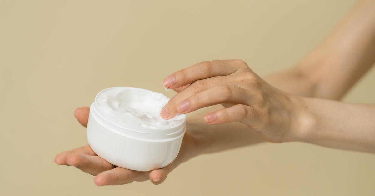 découvrez notre sélection de soins hydratants pour tous les types de peau. des crèmes et lotions efficaces pour une hydratation intense, une peau douce, lisse et éclatante au quotidien.