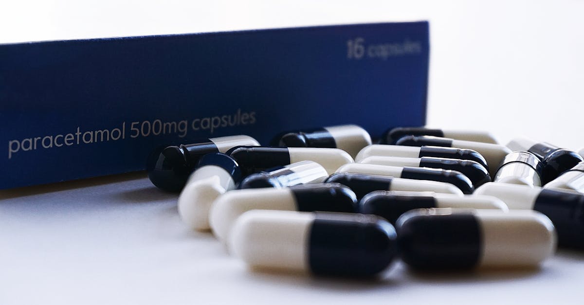 découvrez tout ce qu’il faut savoir sur le paracétamol : indications, posologie, précautions d’usage et effets secondaires pour une utilisation sûre et efficace de cet antalgique.