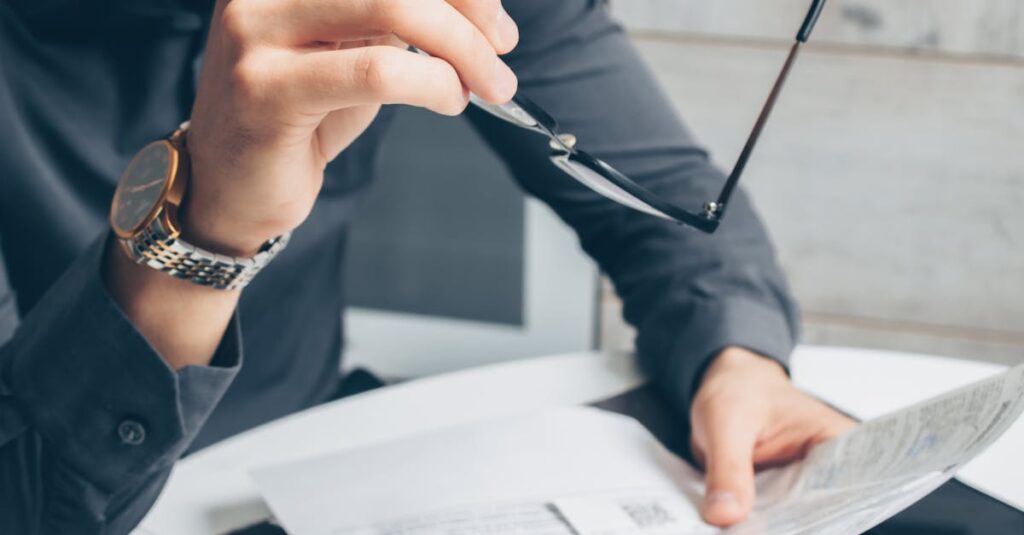 découvrez tout ce qu'il faut savoir sur les scams : définitions, méthodes courantes d'arnaque, conseils pour les reconnaître et s'en protéger efficacement sur internet et au quotidien.