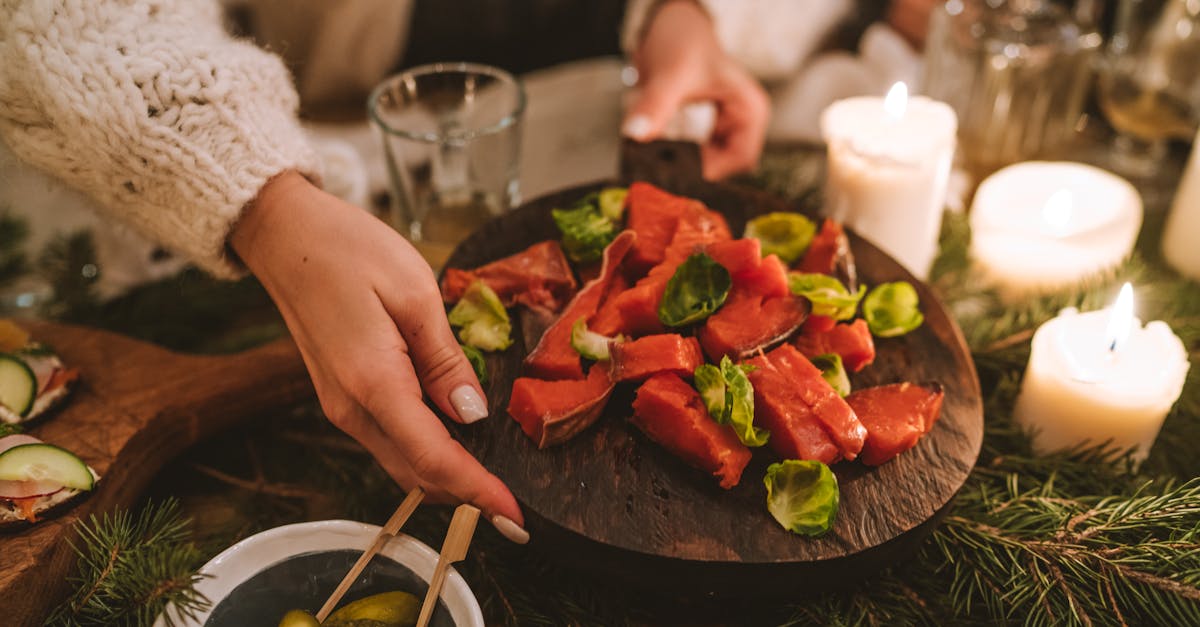 découvrez tout sur le saumon fumé : origine, préparation, bienfaits santé et astuces pour le déguster. idéal pour vos entrées et repas raffinés.