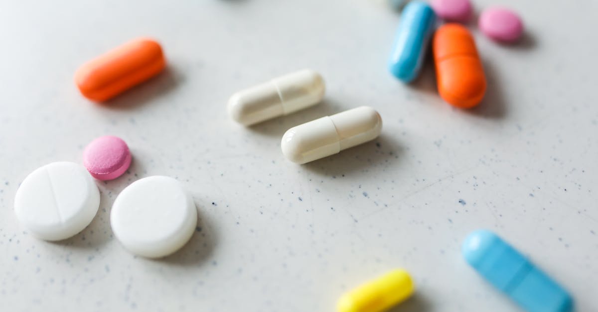 découvrez tout ce qu'il faut savoir sur les antibiotiques : utilisation, types, précautions et conseils pour lutter efficacement contre les infections bactériennes.