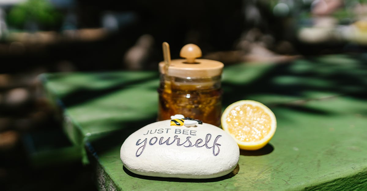 découvrez les différences entre le miel et le sucre : bienfaits, usages, et impact sur la santé pour choisir l'option la plus adaptée à vos besoins.