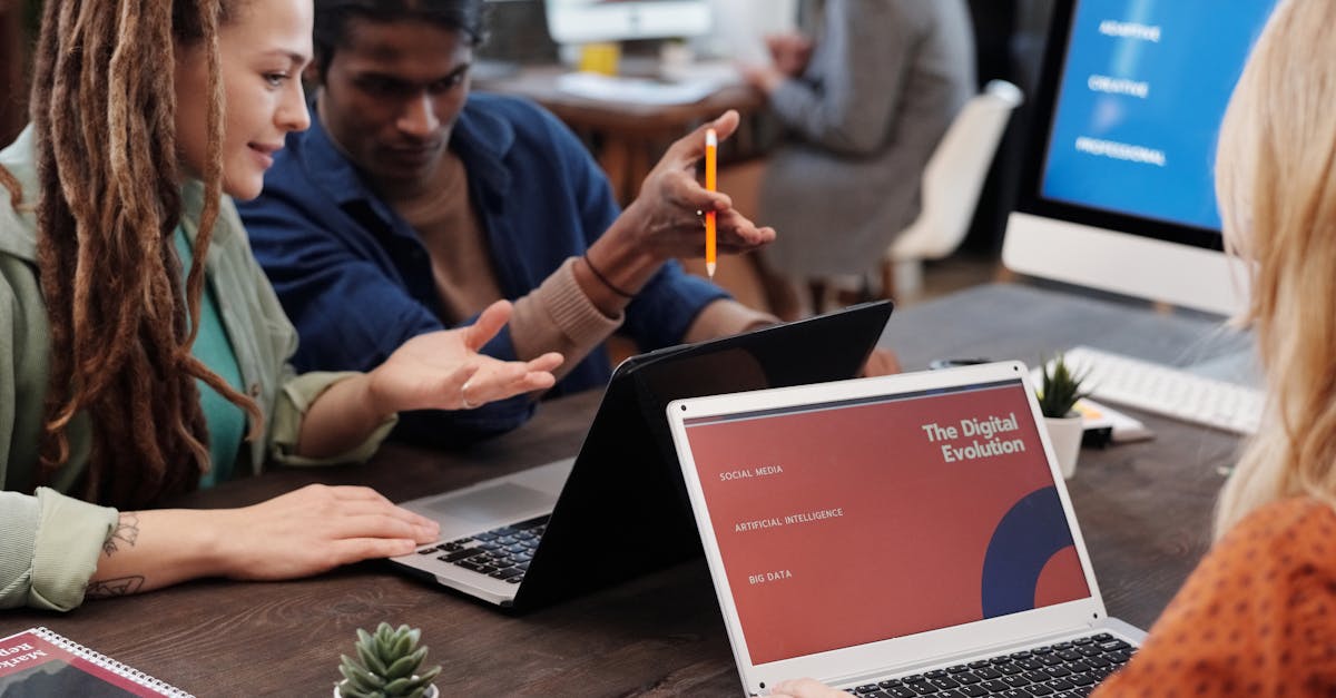 explorez l'évolution humaine, de nos ancêtres préhistoriques à l'homme moderne, et comprenez les étapes clés de notre développement biologique et culturel.