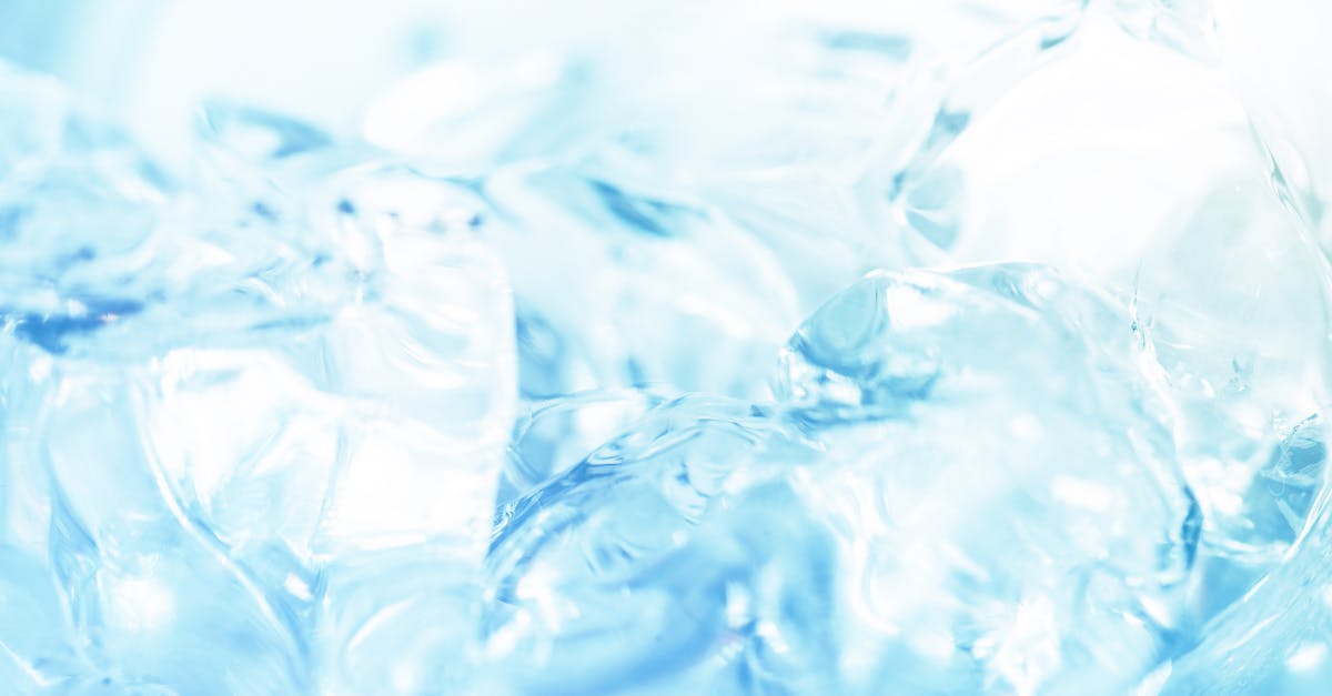 découvrez comment l'eau glacée peut aider à la perte de poids grâce à ses effets stimulants sur le métabolisme et la combustion des calories.