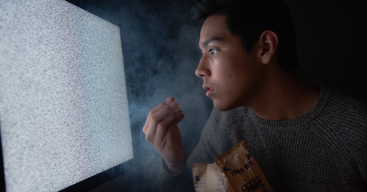 découvrez l'impact de manger tard le soir sur votre santé et des conseils pour mieux gérer vos habitudes alimentaires nocturnes.