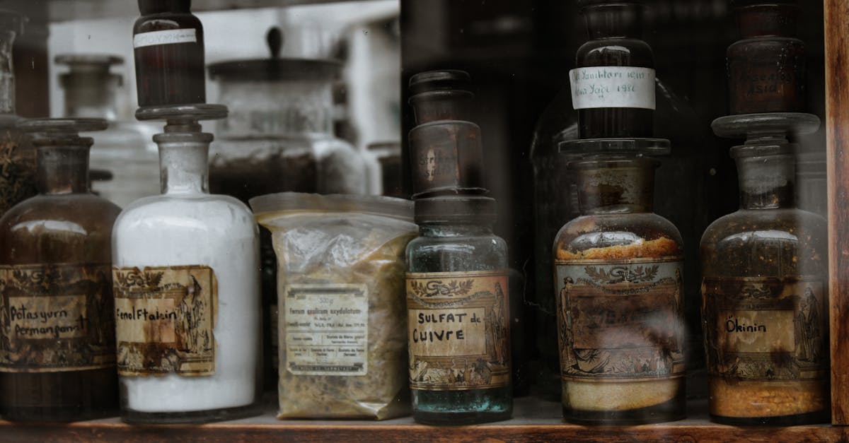 découvrez le nitrate de potassium, un composé chimique utilisé en agriculture comme engrais, dans la pyrotechnie et en conservation alimentaire. informez-vous sur ses propriétés, usages et précautions.